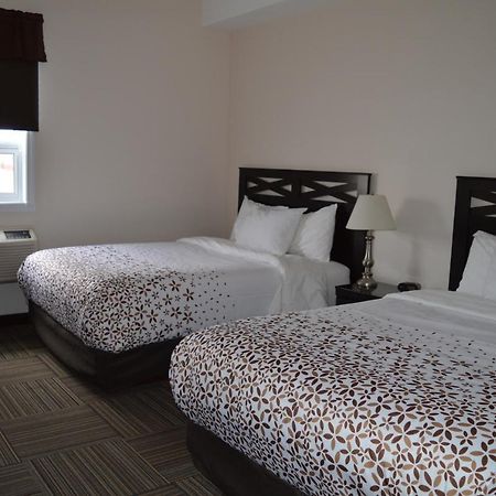 Auberge Macdonald Guest Inn Iroquois Falls المظهر الخارجي الصورة