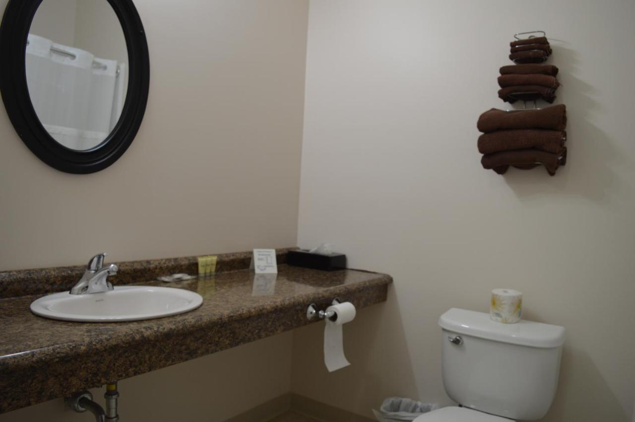 Auberge Macdonald Guest Inn Iroquois Falls المظهر الخارجي الصورة