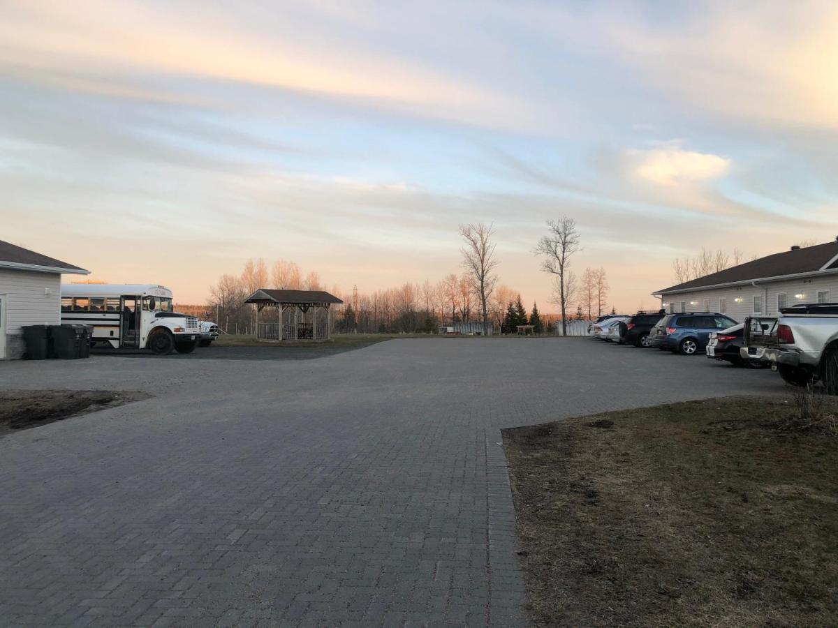 Auberge Macdonald Guest Inn Iroquois Falls المظهر الخارجي الصورة
