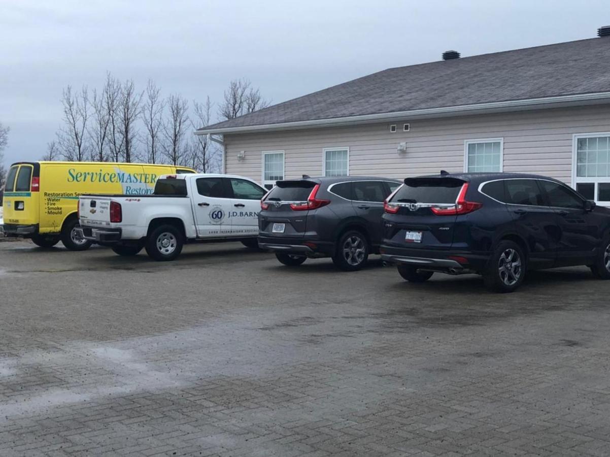 Auberge Macdonald Guest Inn Iroquois Falls المظهر الخارجي الصورة