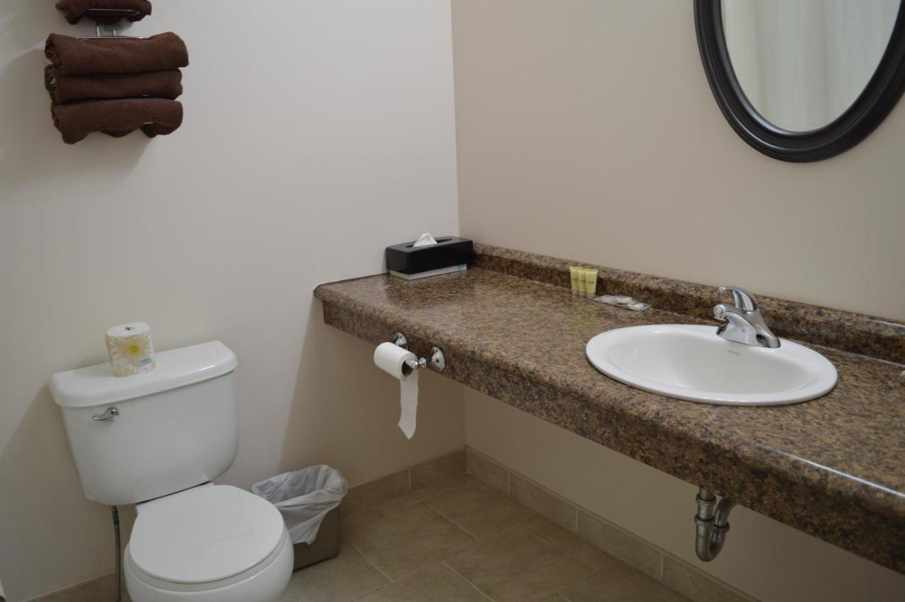 Auberge Macdonald Guest Inn Iroquois Falls المظهر الخارجي الصورة