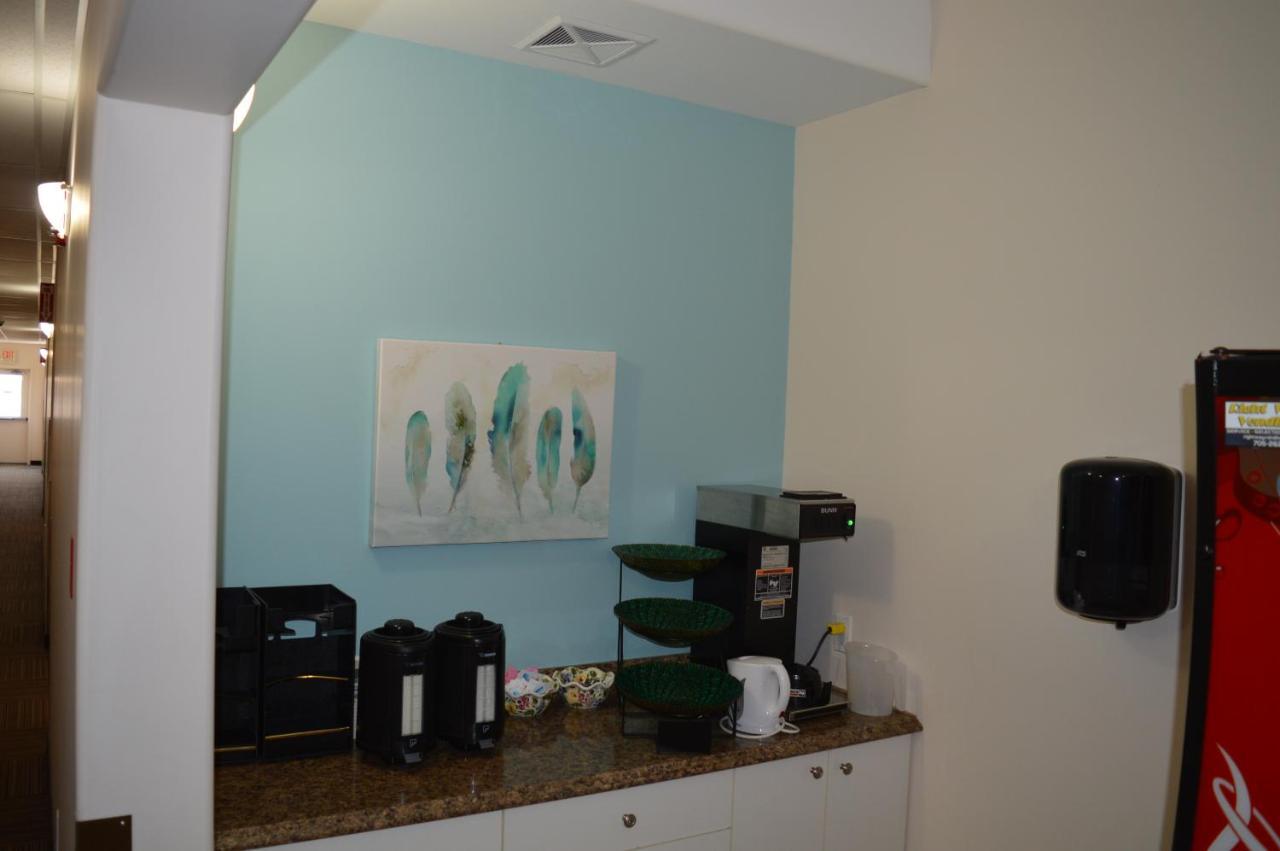 Auberge Macdonald Guest Inn Iroquois Falls المظهر الخارجي الصورة