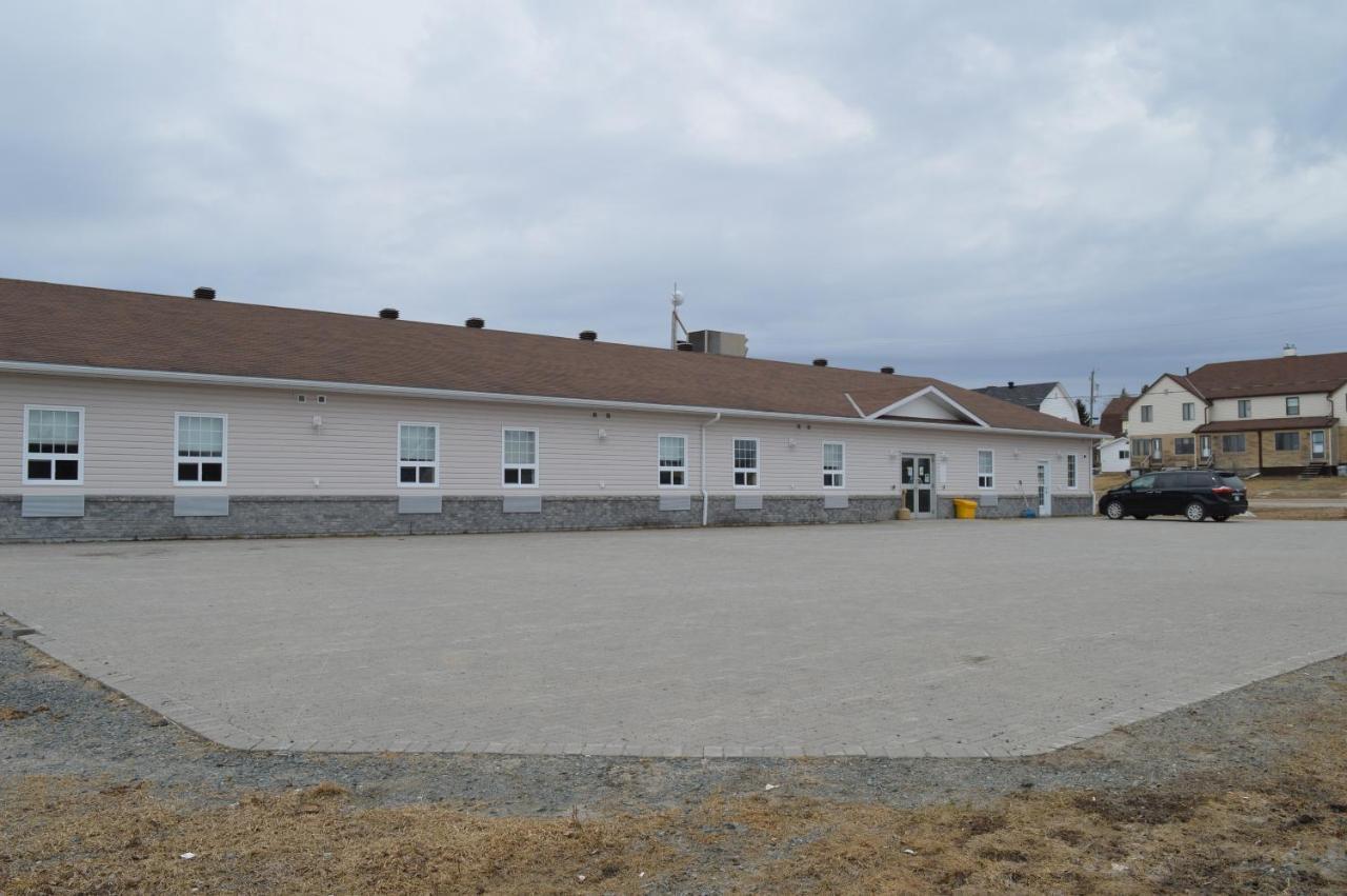 Auberge Macdonald Guest Inn Iroquois Falls المظهر الخارجي الصورة