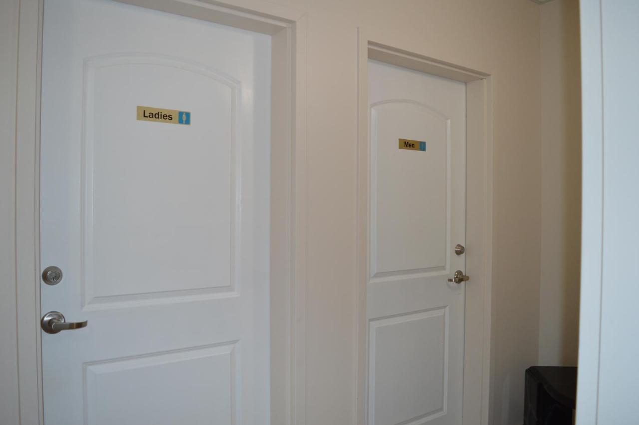 Auberge Macdonald Guest Inn Iroquois Falls المظهر الخارجي الصورة
